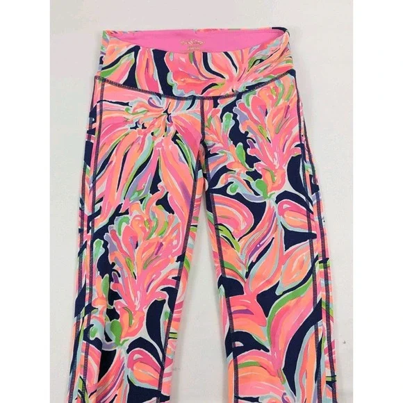 Lilly Pulitzer Luxletic Leggings Womans XS Pink Tropical Capri Performance - Picture 3 of 7